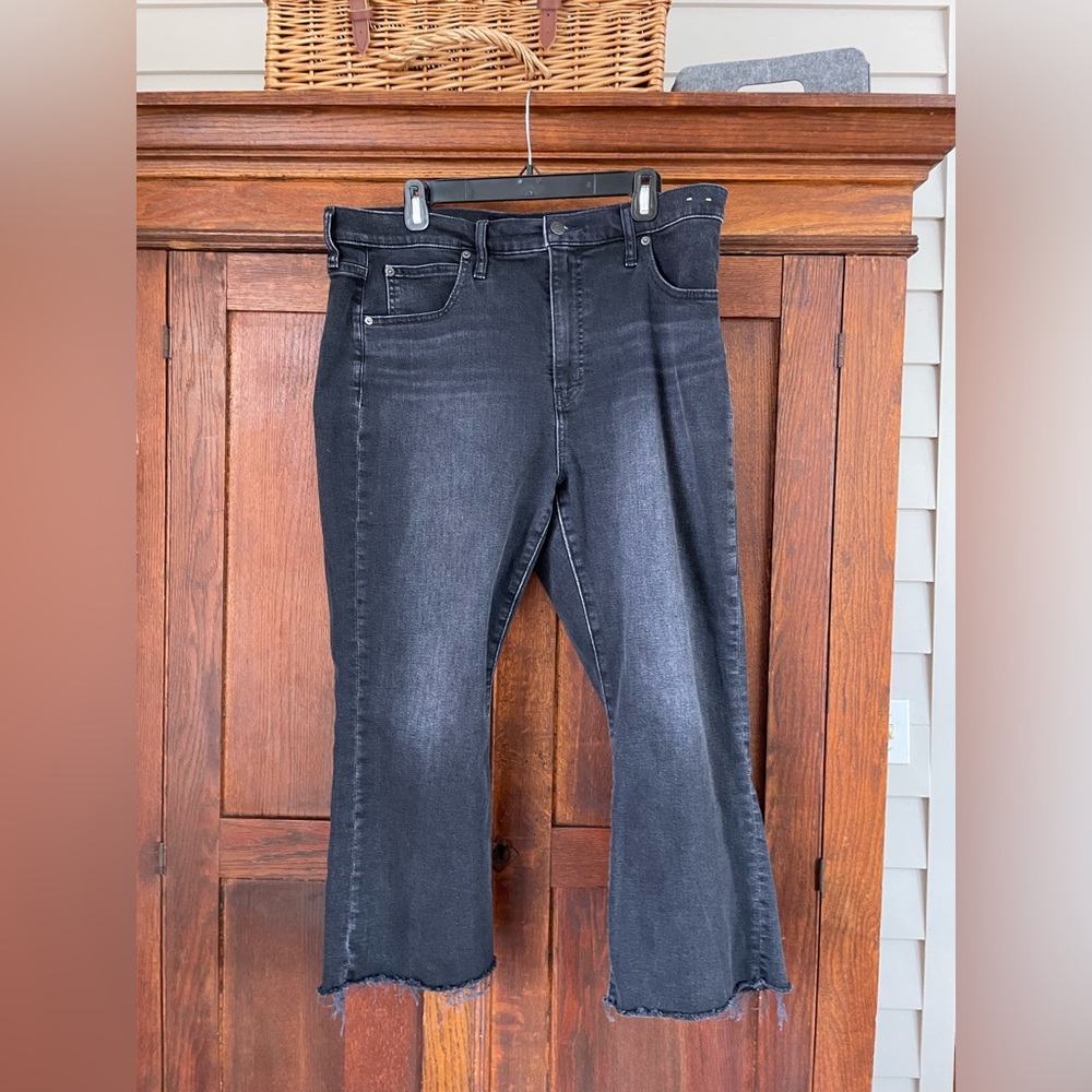 Gap Black size 33 / 16P raw edge Jeans